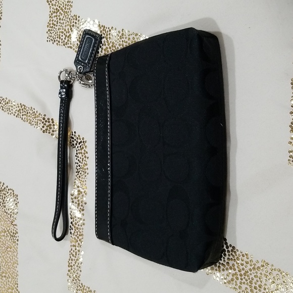 🎉HP🎉 NWOT COACH Monogram Wristlet Black and red inside One card slot - Picture 4 of 8